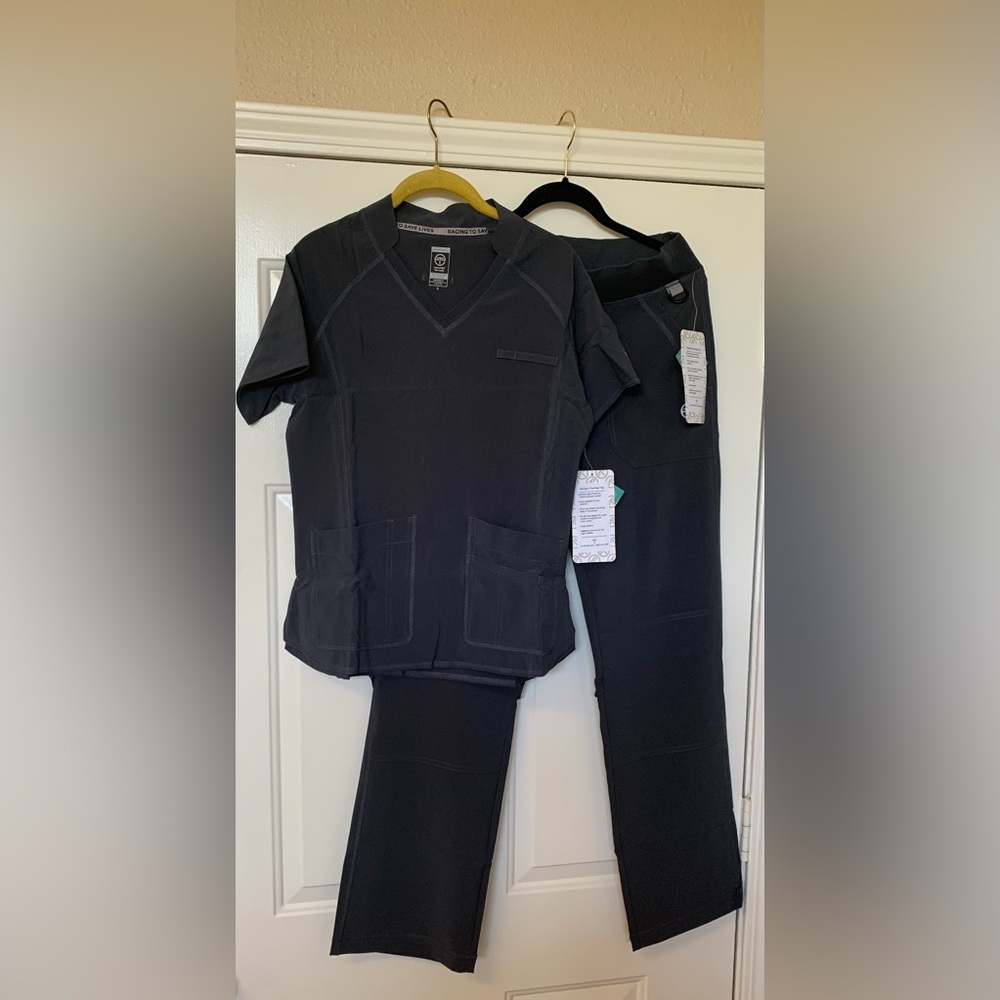 Essential Threads (3 Sets Available) Women's Pomfrey Pant And Top Scrub Set NWT🌴